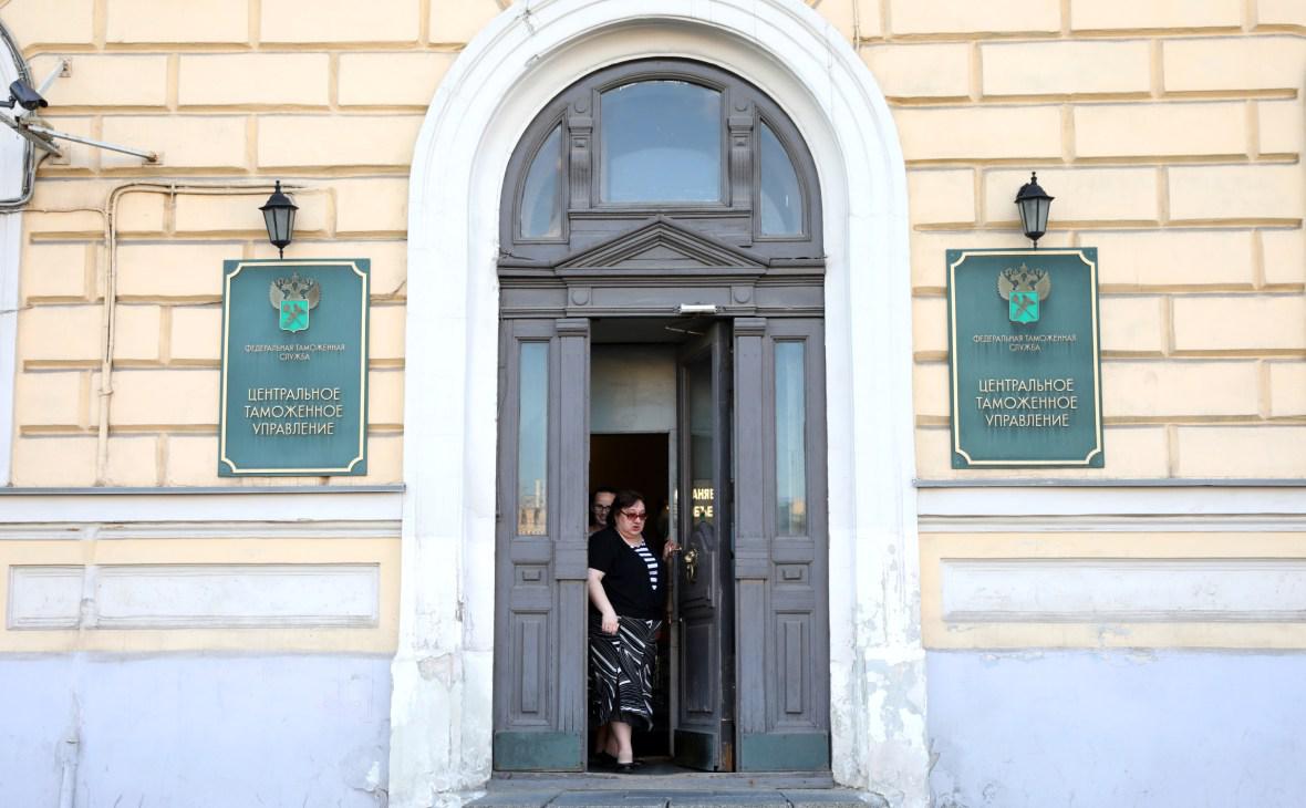 Упрощенка продлена, но не для всех. Как не застрять на таможне