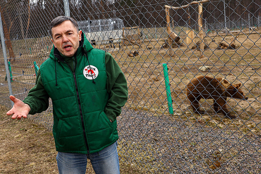 Медведей из зоопарка Киева эвакуировали во Львов, 8 марта.

80 животных из Киевского зоопарка привезли в польский город Познань. В дороге им пришлось провести шесть дней