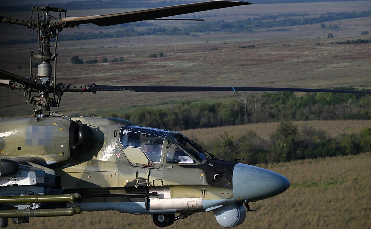 Вертолёт&nbsp;Ка-52 во время боевого вылета в зоне СВО