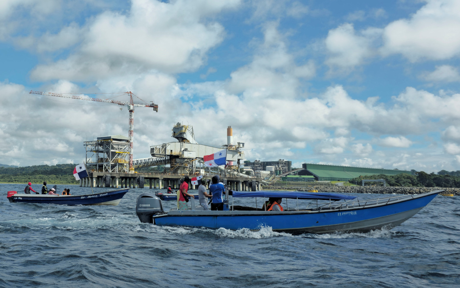 Рыболовецкие суда блокируют вход в ключевой порт Пунта-Ринкон в&nbsp;Панаме, требуя аннулирования контракта канадской компании First Quantum Minerals