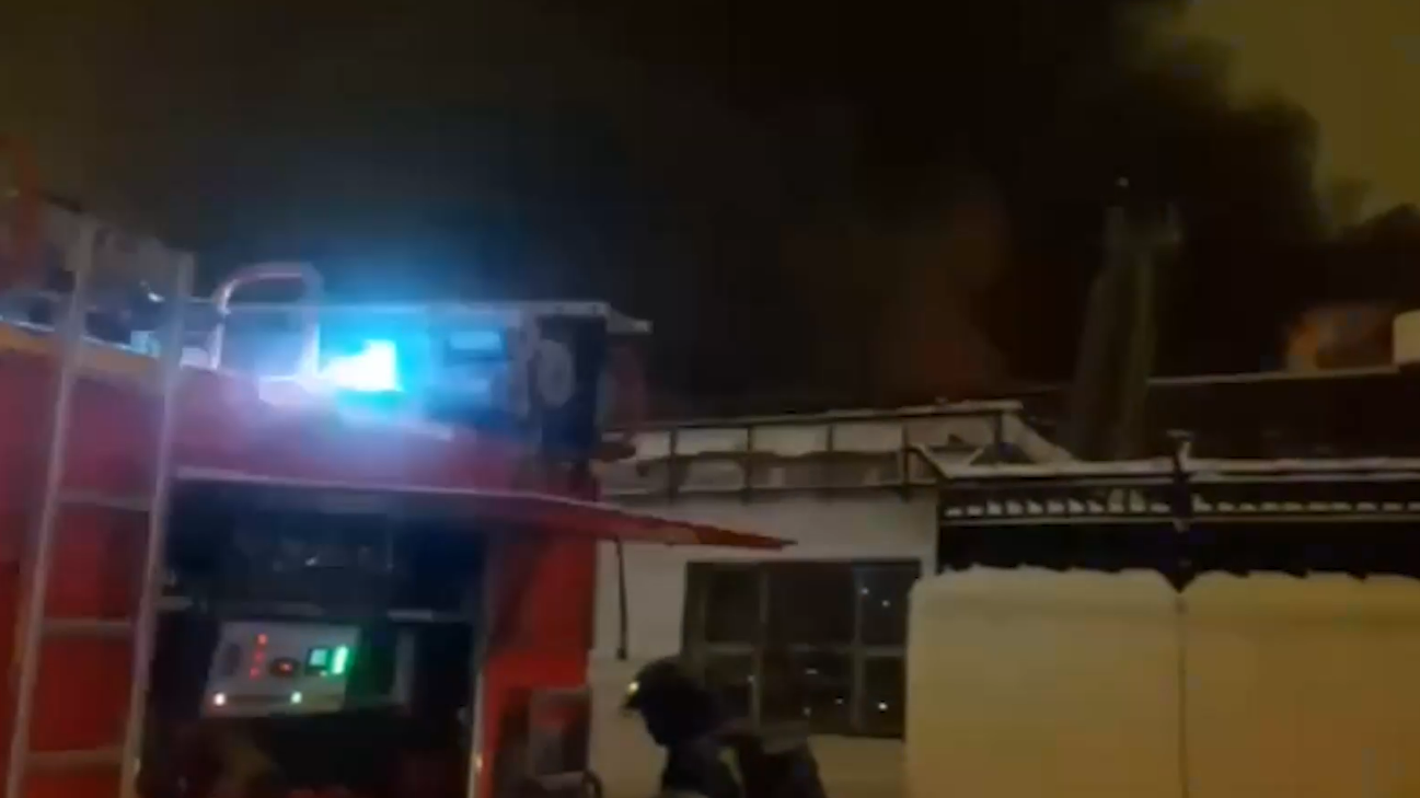 Пожар на заводе специализированных автомобилей в Москве. Видео