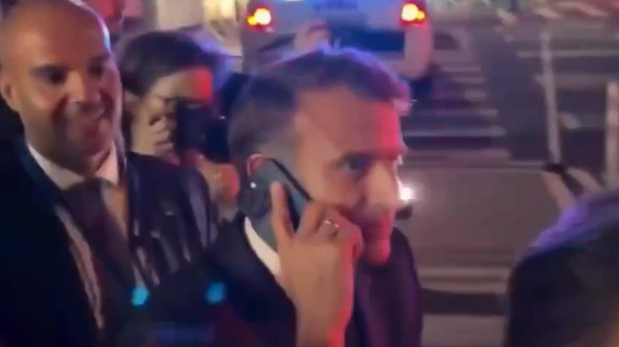 Макрона остановили полицейские в Нью-Йорке. Видео Макрона остановили полицейские в Нью-Йорке. Видео