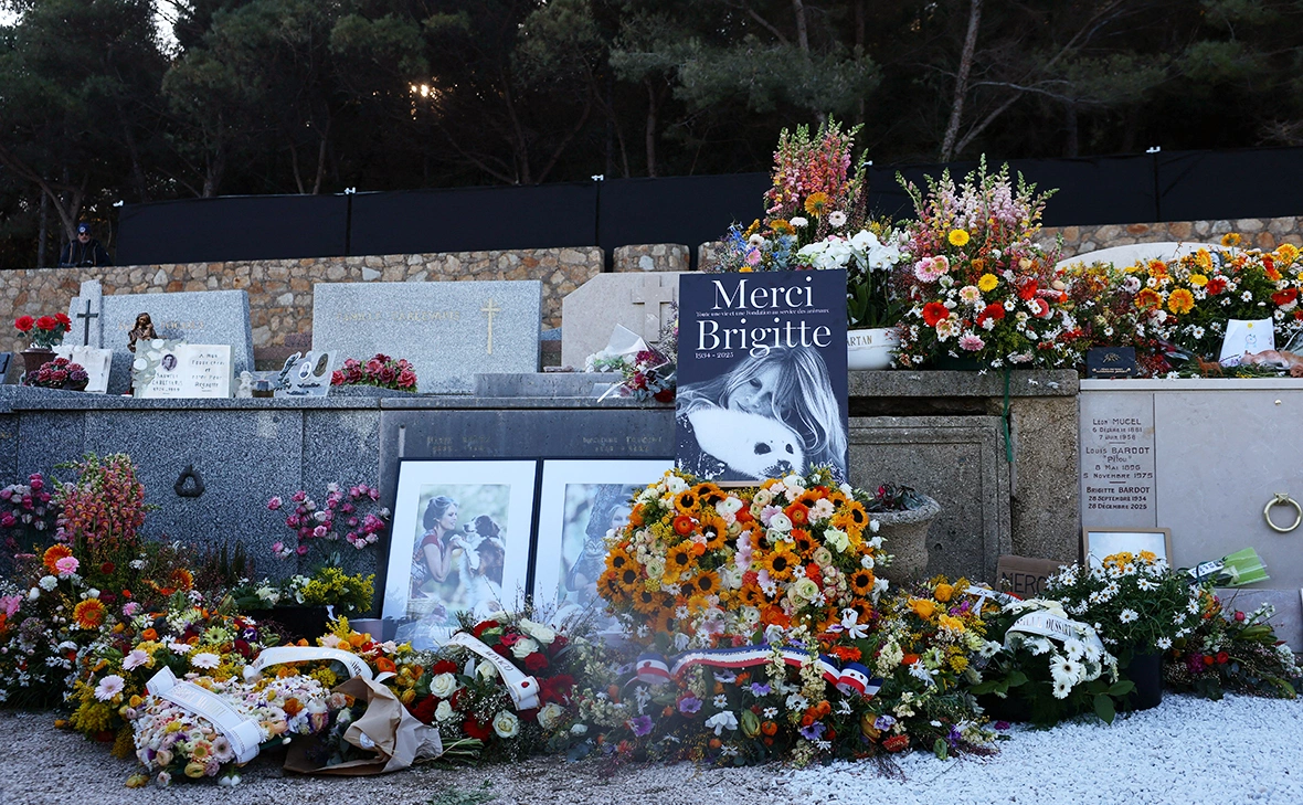 Manon Cruz / Reuters