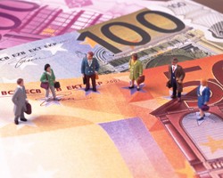 Официальный курс евро закрепился на полугодовом минимуме