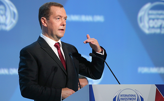 Премьер-министр России Дмитрий Медведев во&nbsp;время выступления на&nbsp;пленарном заседании &laquo;Новое качество государственного управления: проекты для&nbsp;роста, проекты для&nbsp;жизни&raquo;
