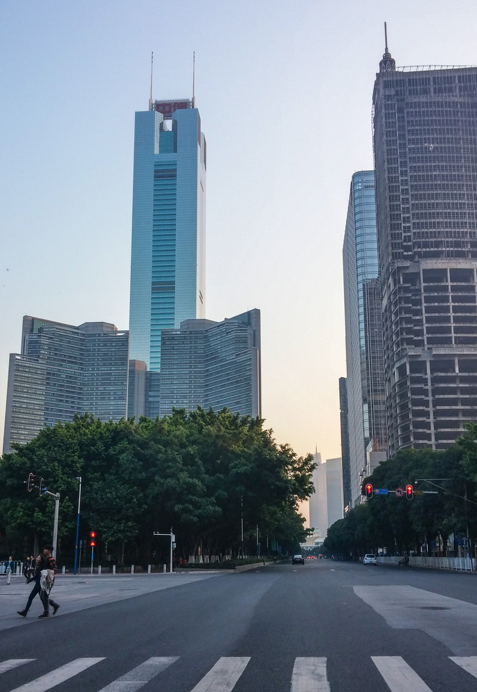 №&nbsp;24. CITIC Plaza


	Высота:&nbsp;390,2&nbsp;м, 80 этажей
	Место: Гуанчжоу, Китай
	Назначение: офисы
	Архитектура: Dennis Lau &amp; Ng Chun Man Architects &amp; Engineers (HK)&nbsp;Ltd. (DLN)
	Дата строительства: 1996 год


