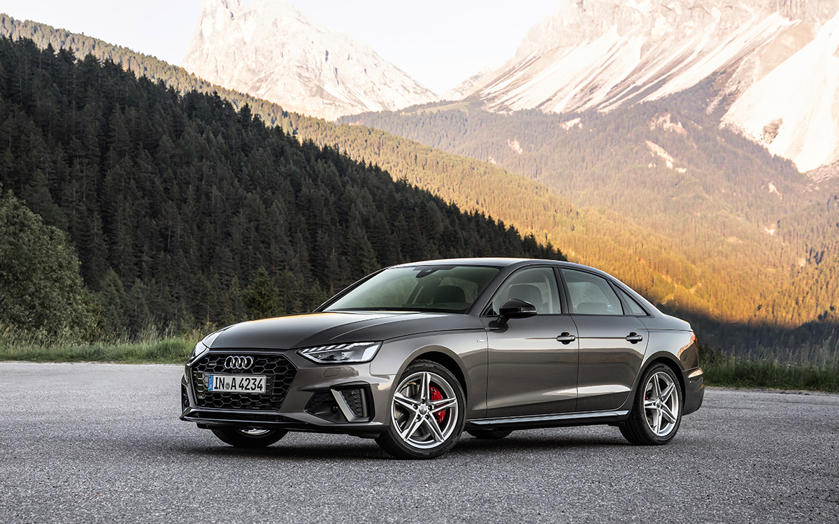 Audi назвала российские цены на обновленные A4 и A5