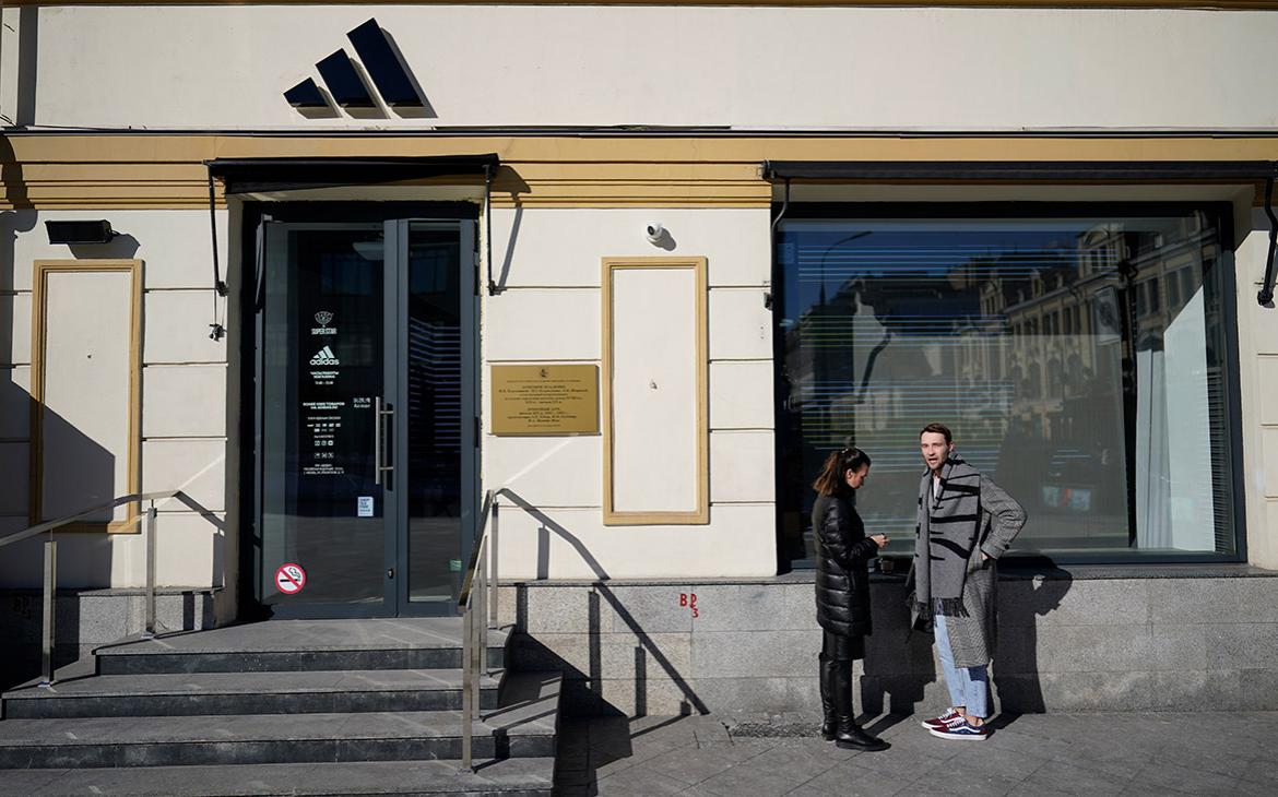 Adidas в июле—сентябре потеряла €100 млн от приостановки бизнеса в России