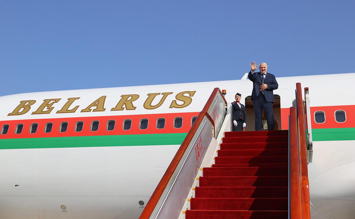 Лукашенко прилетел в Москву"/>













