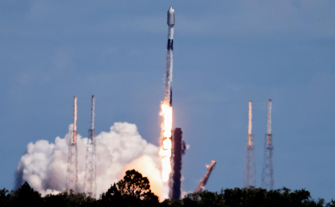 Запуск ракеты Falcon 9 со спутниками Starlink
