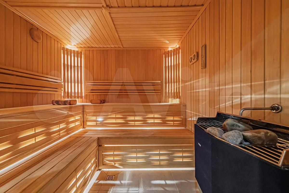 Как выглядят самые дорогие продающиеся в мегаполисах России дома