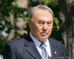 Президент Казахстана Н.Назарбаев отказался от статуса лидера нации