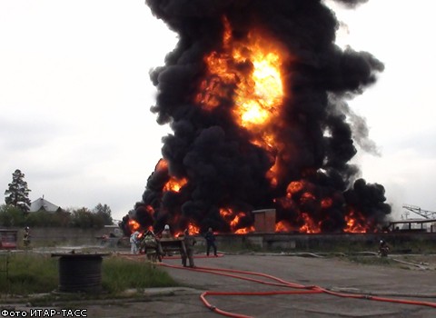 На нефтебазе в Ангарске прогремел второй взрыв