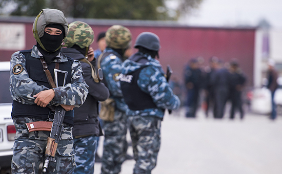 Сотрудники правоохранительных органов Киргизии, 2015 год
