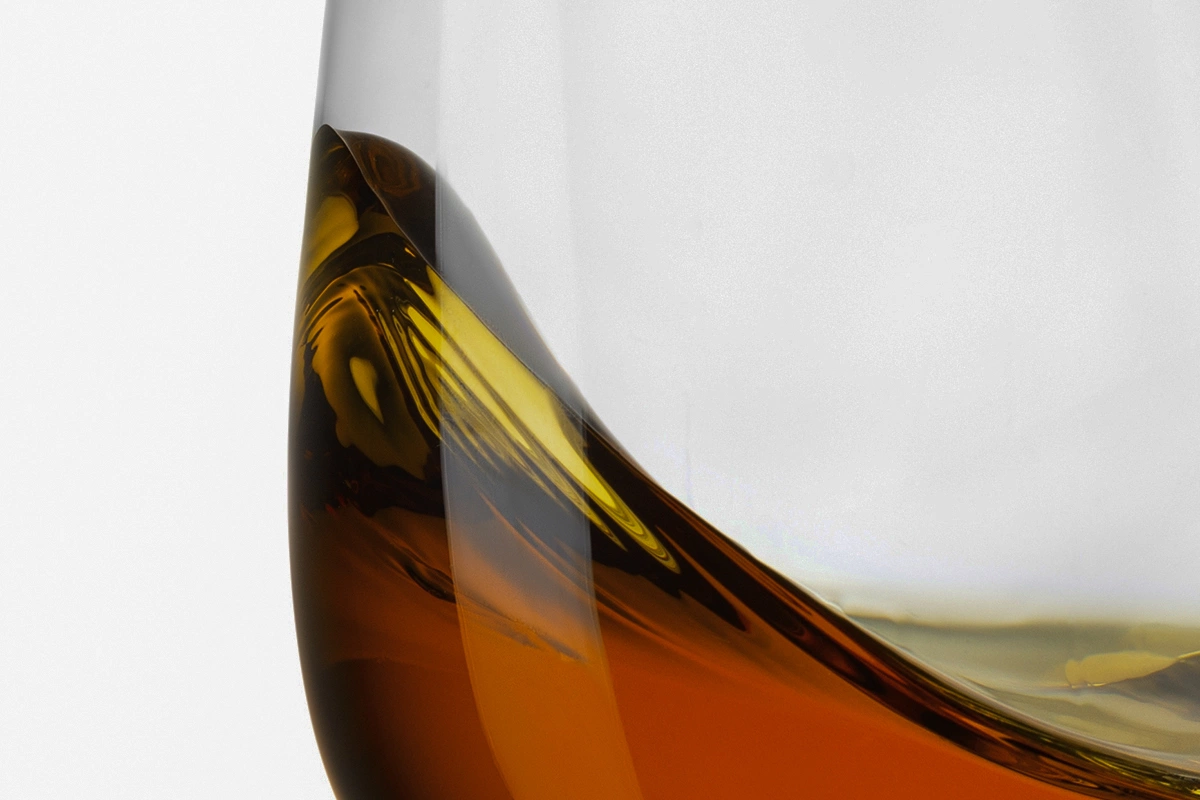 Коньяк, город на реке Шаранта, впадающей в Атлантику, еще при римлянах был центром изготовления соли