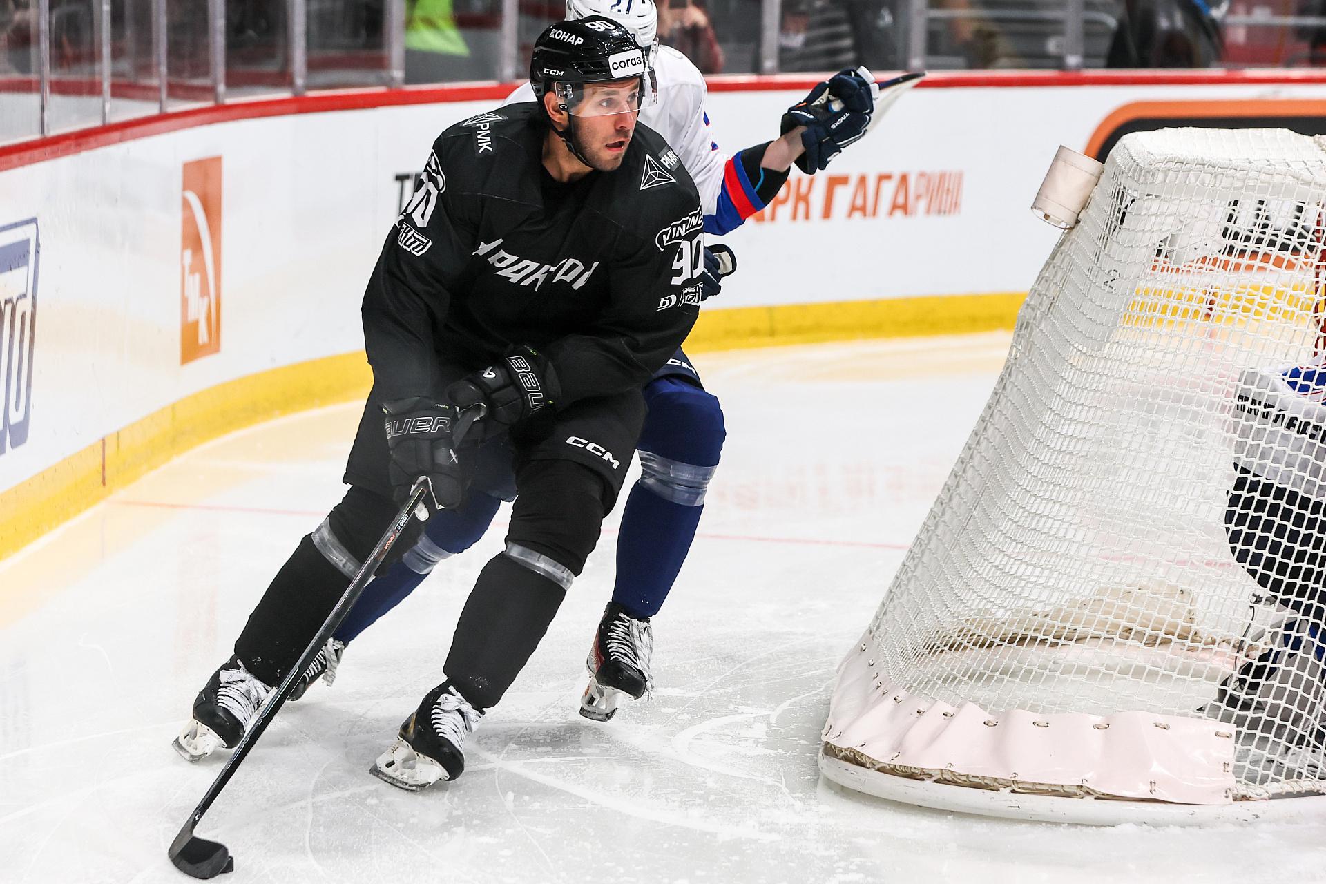 Нападающий Джошуа Ливо