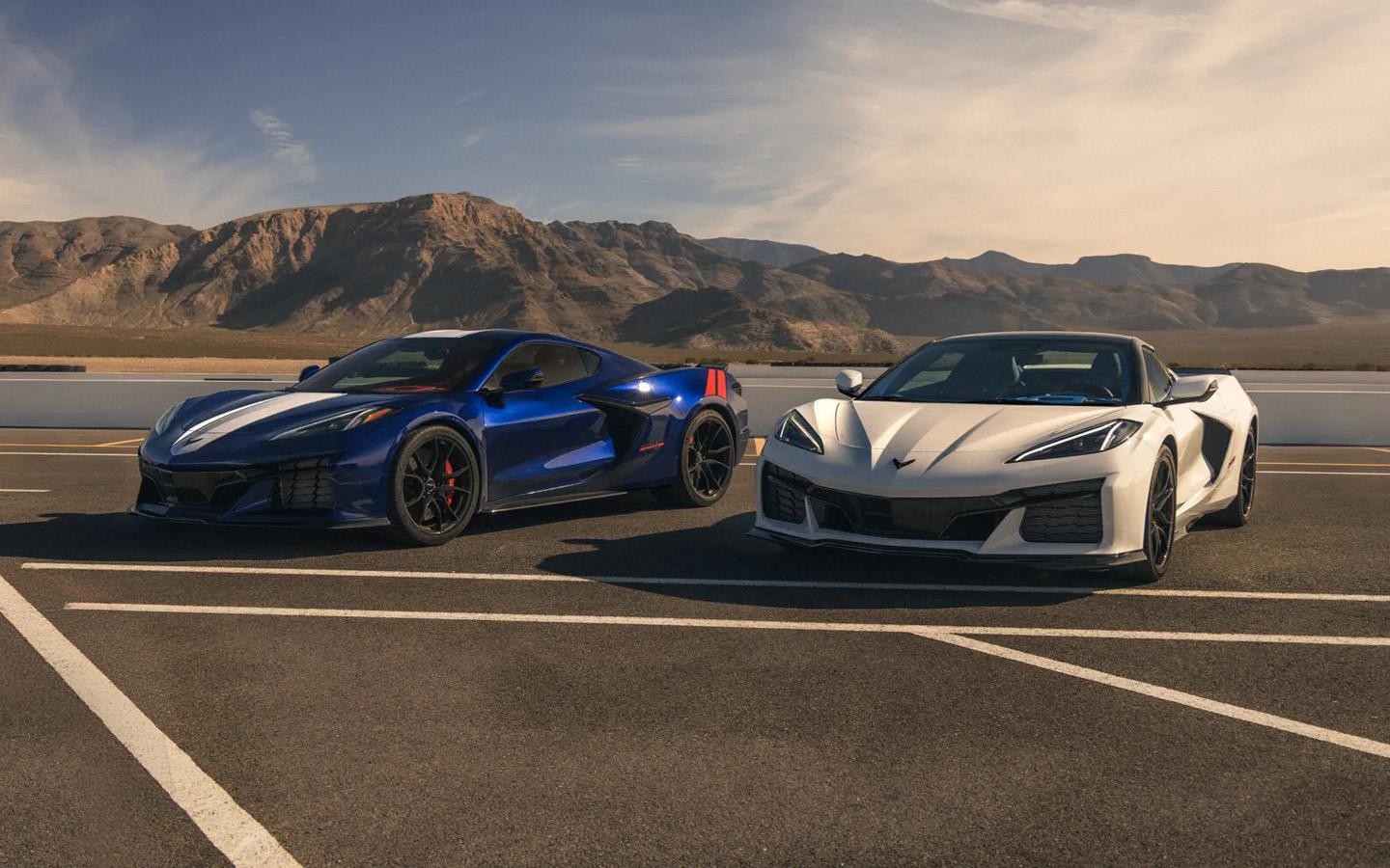 Почти 1500 л.с. на двоих. Chevrolet представила дуэт новых Corvette