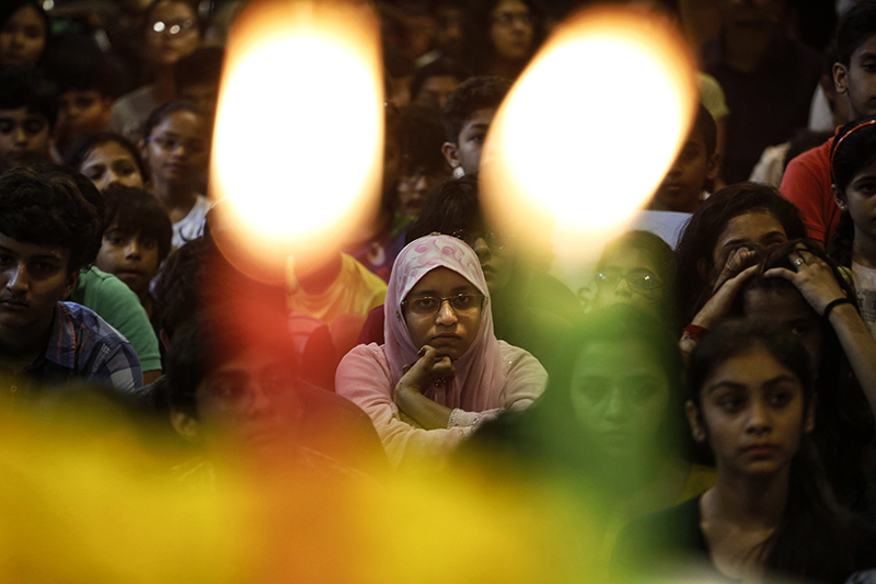 Индийские школьники молятся за погибших во&nbsp;время теракта в&nbsp;Ницце
