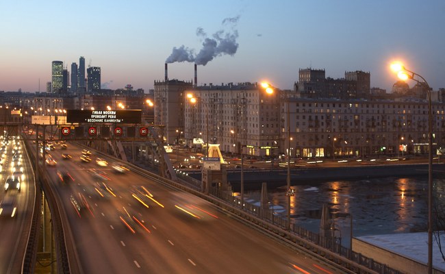 Вид на&nbsp;Москву со&nbsp;смотровой площадки над&nbsp;тоннелем Третьего транспортного кольца