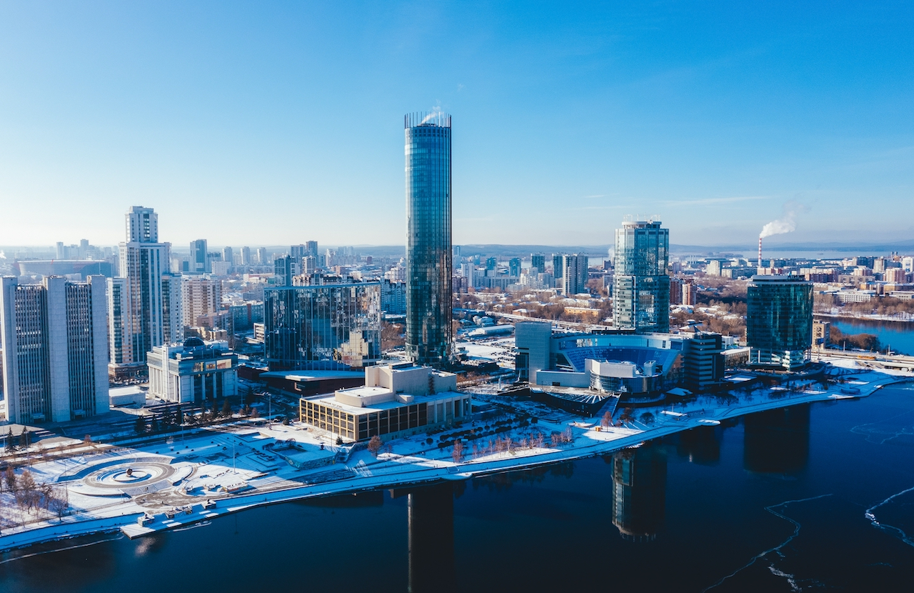 Екатеринбург является крупным промышленным и логистическим центром с активно растущей численностью населения, а значит, спрос как на покупку, так и на аренду там будет стабильным.&nbsp;