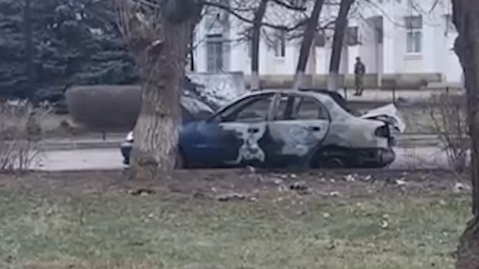 В центре Луганска взорвался автомобиль