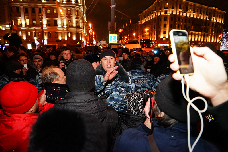 ОМОН на&nbsp;акции протеста против&nbsp;платных парковок на&nbsp;Пушкинской площади