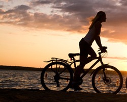 Скульптура девушка с велосипедом - 65 фото