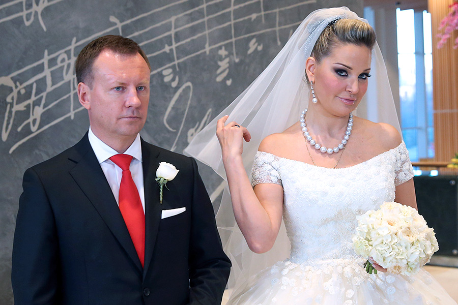 Мария Максакова и Денис Вороненков&nbsp;н​а приеме по случаю свадьбы. 2015 год



