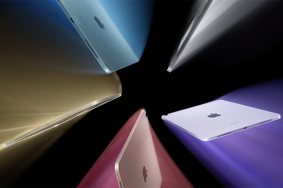 Apple показала iPad Air пятого поколения. Дизайн устройства не изменился по сравнению с предыдущей моделью, выпущенной в 2020 году. iPad Air оснащен процессором собственного производства Apple M1. По заявлению компании, новый iPad Air до 60% быстрее предыдущего поколения. Новый планшет представлен в фиолетовом, розовом и новом синем цвете