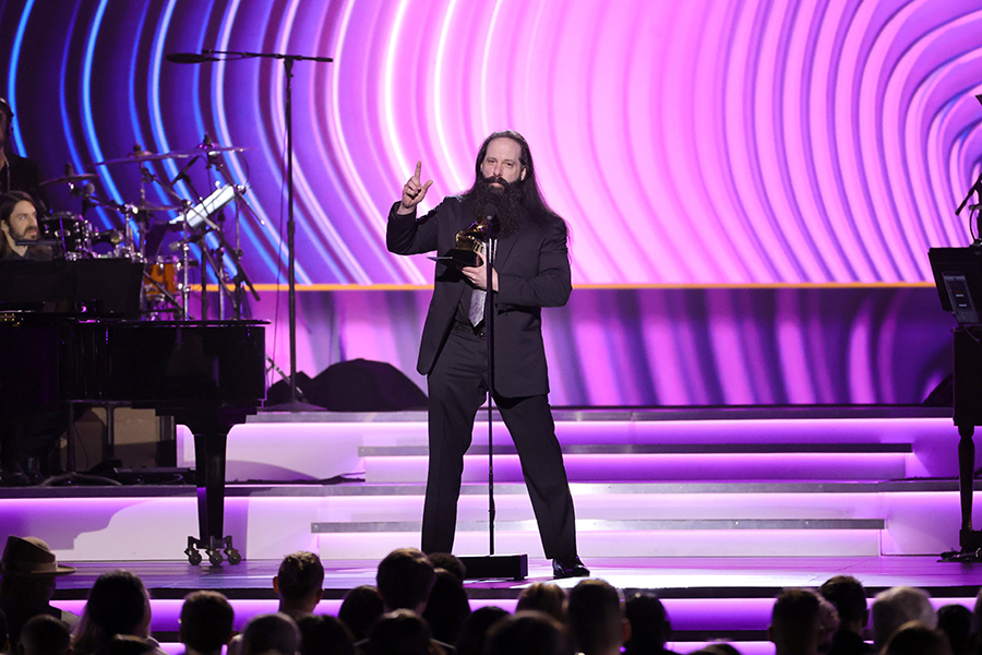 Награда за лучшее метал-исполнение досталась The Alien группы Dream Theater