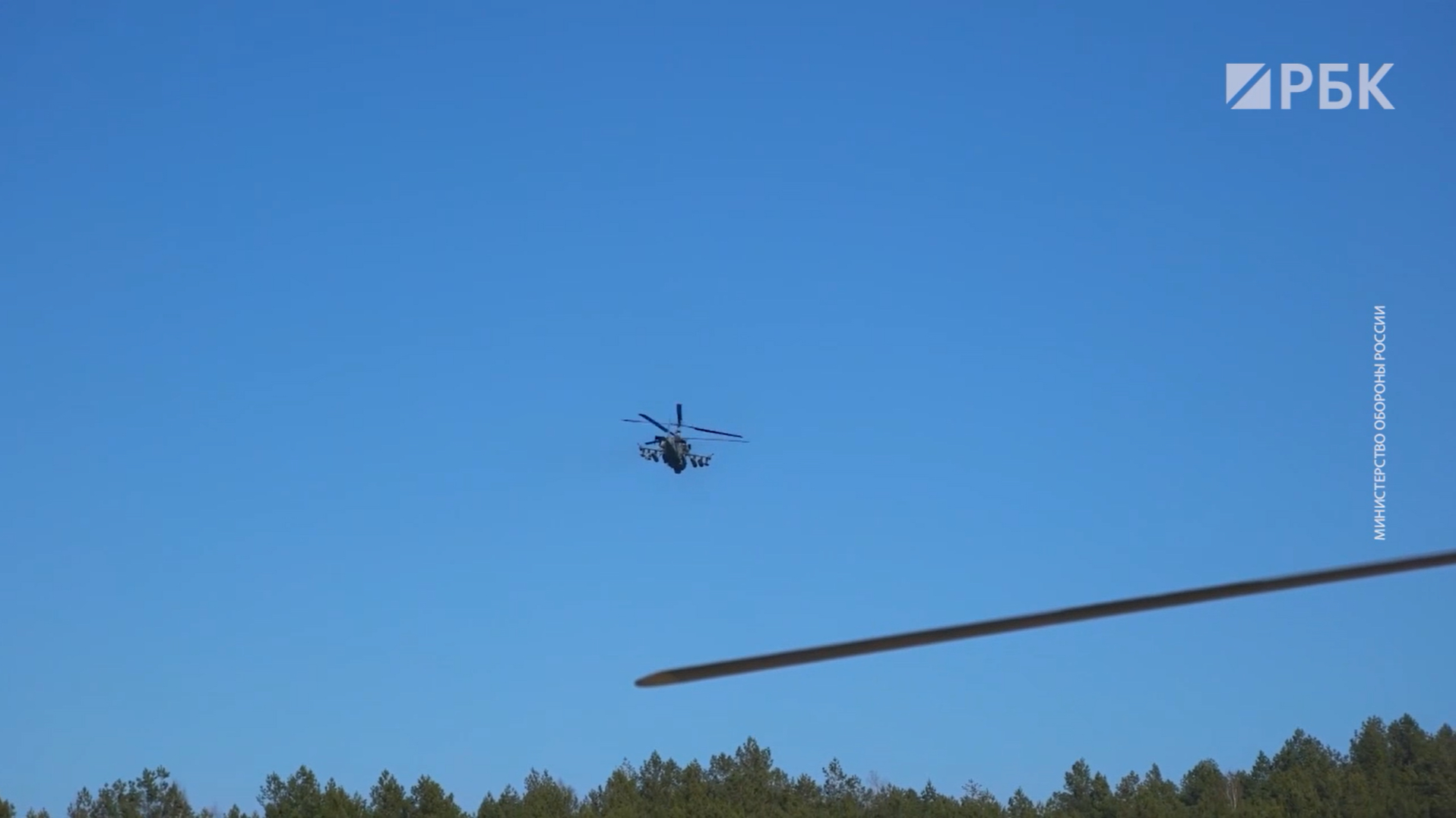 Минобороны показало видео ударов Ка-52 по военной технике ВСУ