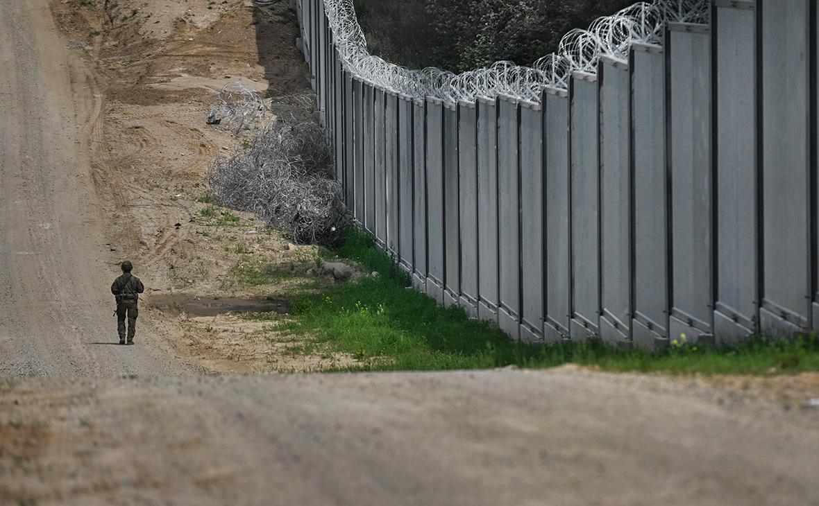 Польша завершила строительство ограждений на границе с Белоруссией