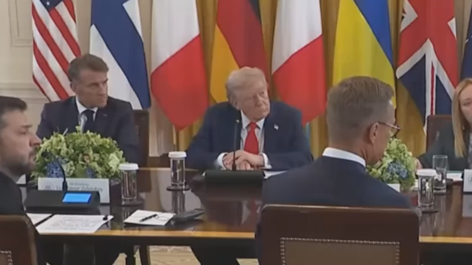 Трамп прервал фон дер Ляйен во время обвинений России в киднеппинге