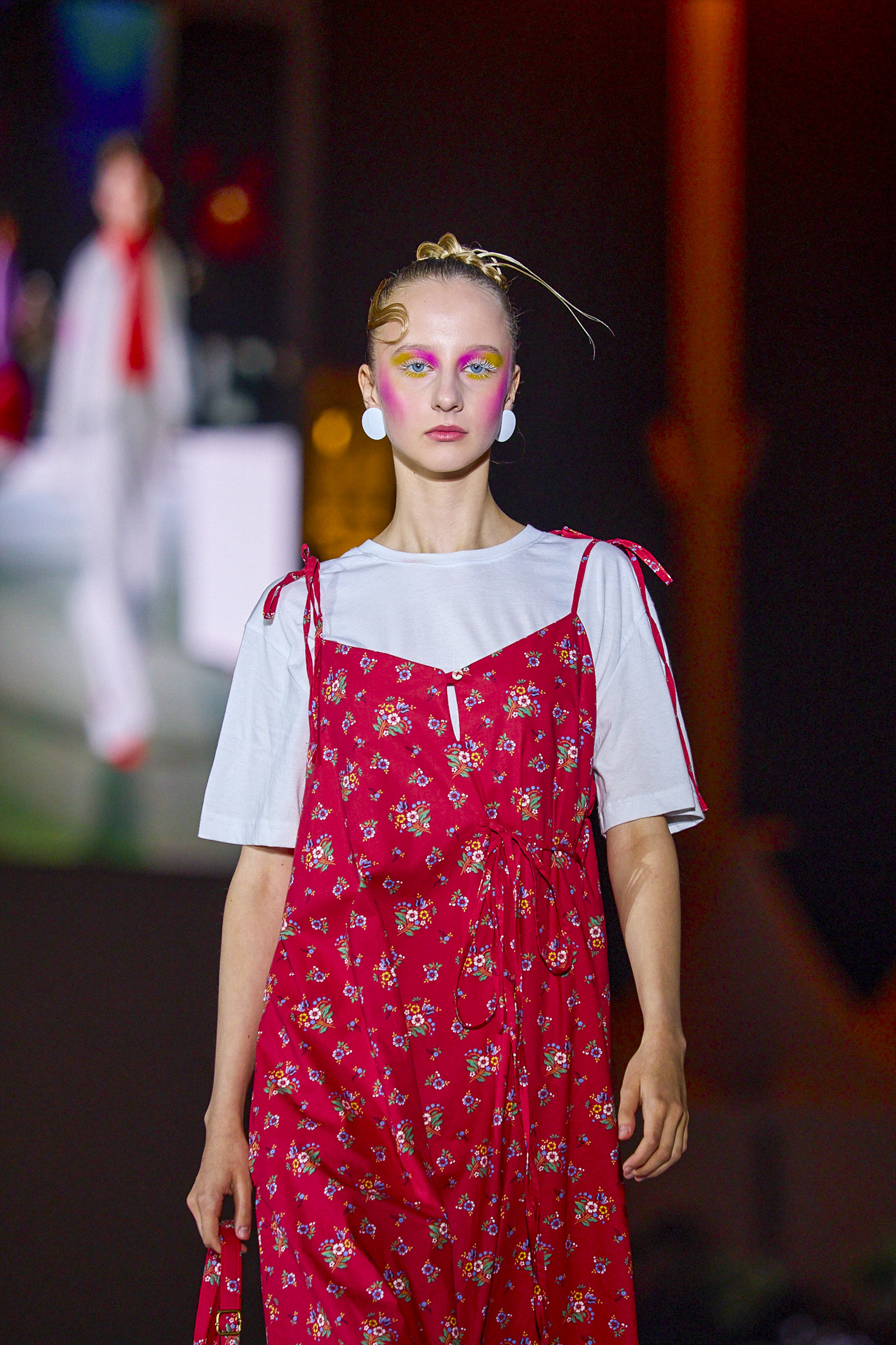 Бренд верхней одежды Novikova Dsgn и предприятие &laquo;Шуйские ситцы&raquo; представили совместную коллекцию под названием &laquo;Шуйская птица&raquo;.

В коллекции используются ткани с хохломскими росписями и другими традиционными узорами, а также воссозданные исторические дизайны, известные как &laquo;Барановские ситцы&raquo; в насыщенном красном цвете.