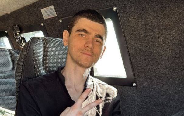 Среди освобожденных был 36-летний уроженец Донбасса Максим Харкин. Он родился в Донецке в семье гражданки России Талы Харкиной. В Израиле он жил с 2005 года.

7 октября 2023 года был похищен с фестиваля Nova. На момент взятия в плен у Харкина не было российского гражданства. Паспорт России для него оформила семья, чтобы Москва могла помочь с освобождением. Российский МИД этой весной обсуждал его освобождение с ХАМАС.