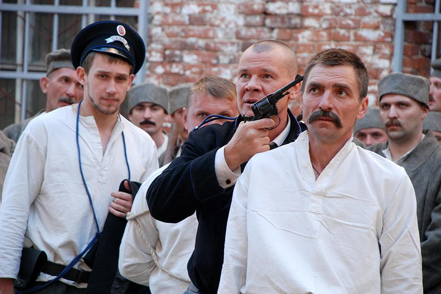 Актеры Владислав Галкин и Владимир Симонов на съемках сериала «Котовский», 2009 год