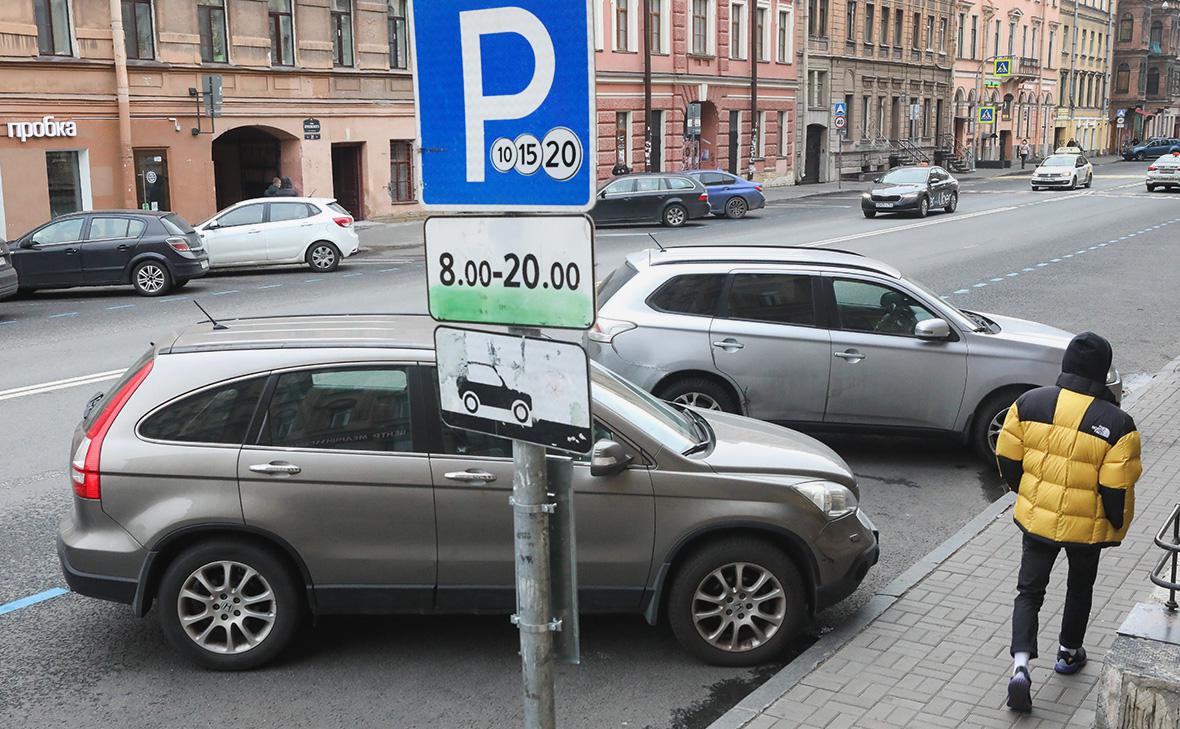 Жителей Петербурга предупредили о поддельных QR-кодах для оплаты парковки