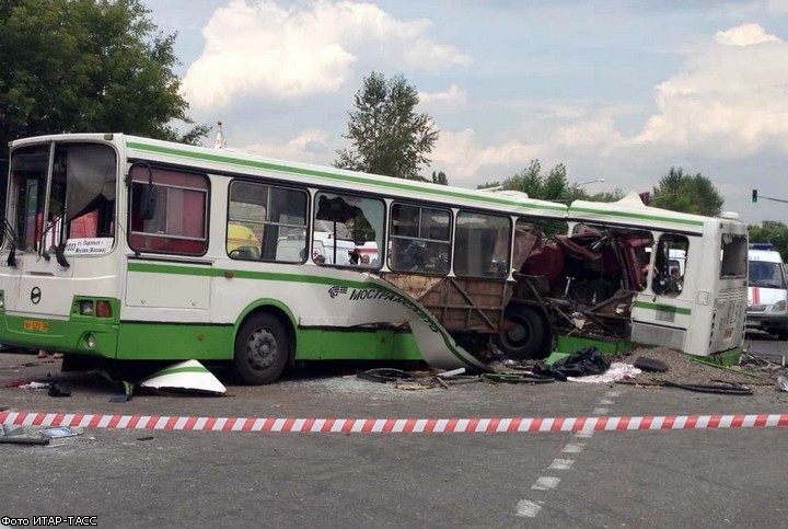 Столкновение автобуса с грузовиком под Подольском: 18 погибших