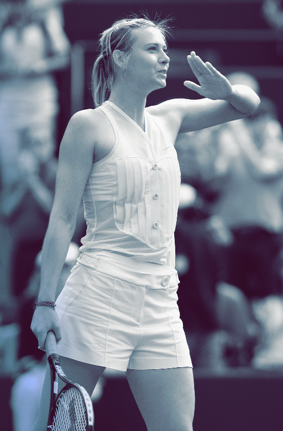 Мария Шарапова оказалась удачливей Курниковой в теннисе &mdash;&nbsp;она победила на британском турнире в 2004 году. Ее образы для соревнований заметно выделяются на общем фоне большим вкусом и отсутствием всего лишнего. Разве можно забыть ее бело-голубое платье в морском стиле на &laquo;Ролан Гарросе&raquo; и топ, похожий на манишку под смокинг, на Уимблдоне в 2008-м?
