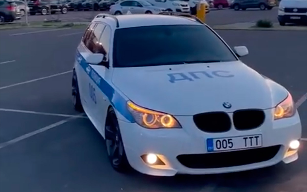 В Эстонии девушка раскрасила BMW в цвета российской ДПС. Ей грозит арест