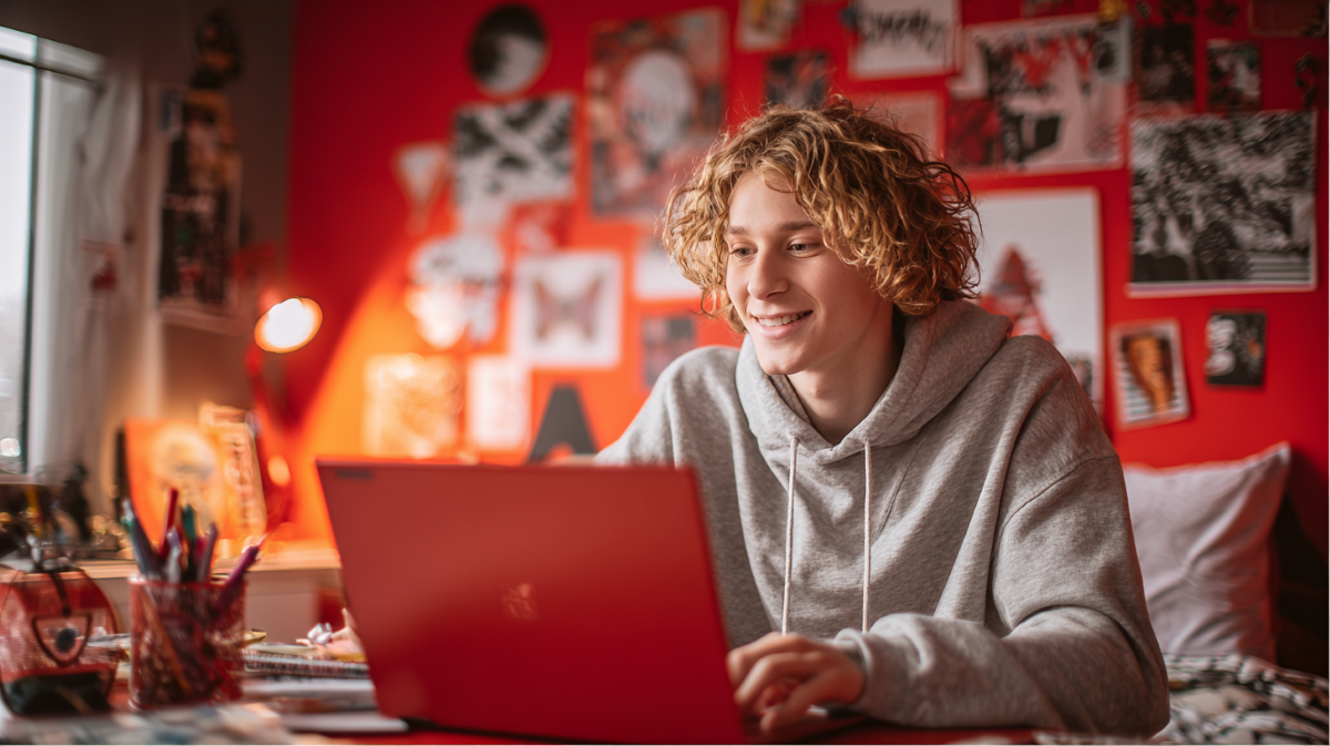 Альфа-банк нанял подростков для работы в чатах поддержки