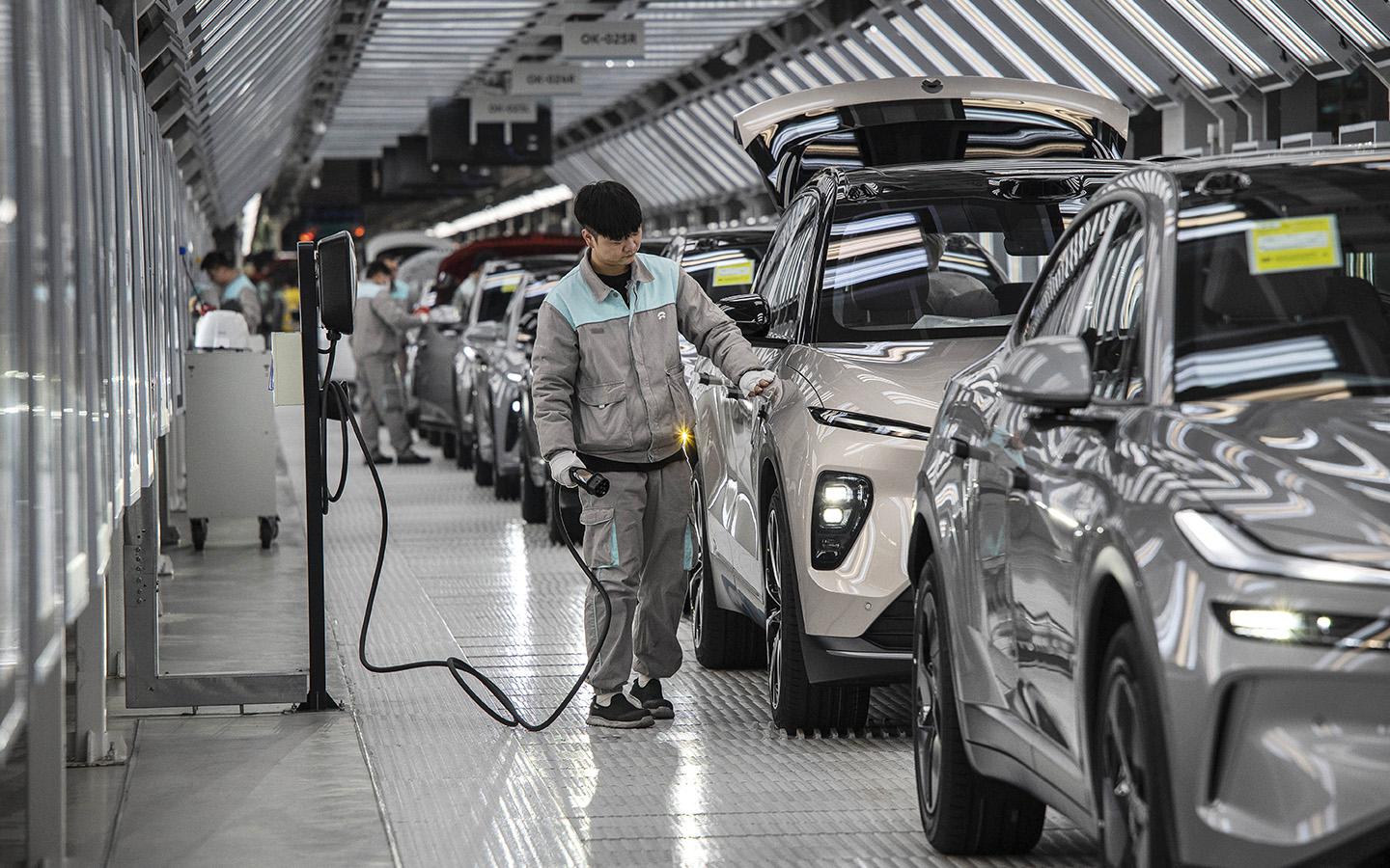 Китайский автопром утопает в долгах: рост на 56% за 5 лет