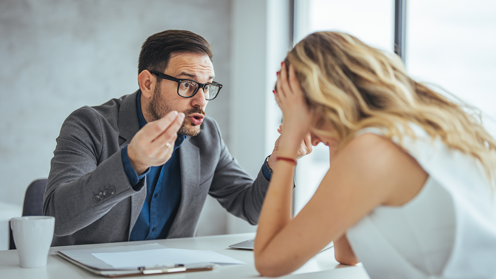 Что грозит начальнику за оскорбление сотрудника. Юрист объяснил