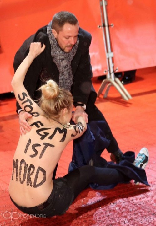 Активистки Femen на красной ковровой дорожке Берлинале