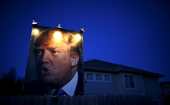 Плакат с&nbsp;избранным президентом США Дональдом Трампом на&nbsp;одном из&nbsp;американских домов
