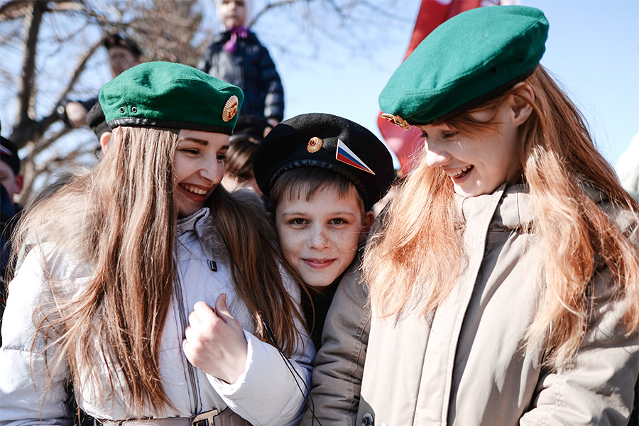 Участники праздничного мероприятия &laquo;Крымская весна! Мы вместе!&raquo; во&nbsp;время третьей годовщины воссоединения Крыма с&nbsp;Россией в&nbsp;Новосибирске