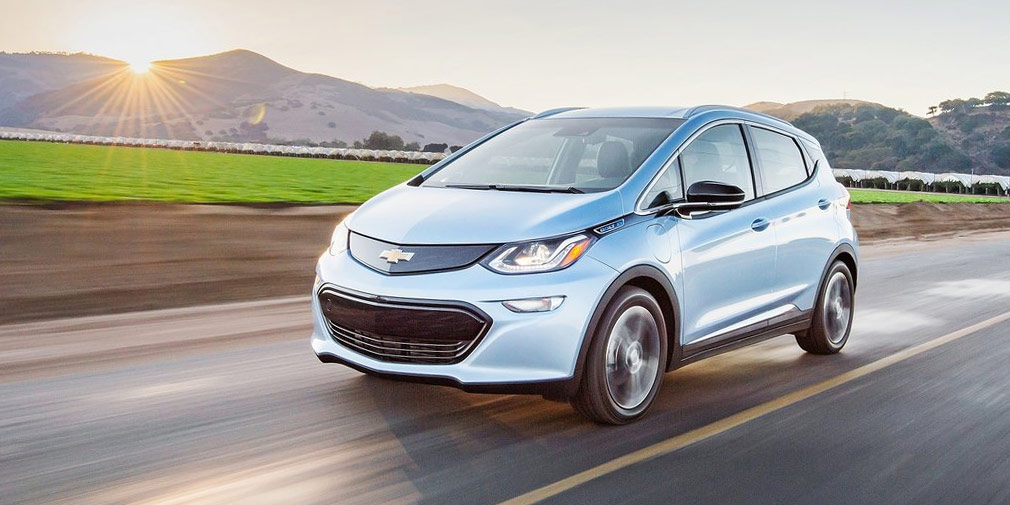 Chevrolet Bolt EV

Электрическая версия Chevrolet Bolt, как и все остальные, в России не продается. Однако это не мешает модели проезжать&nbsp;без подзарядки до&nbsp;383 километра.
