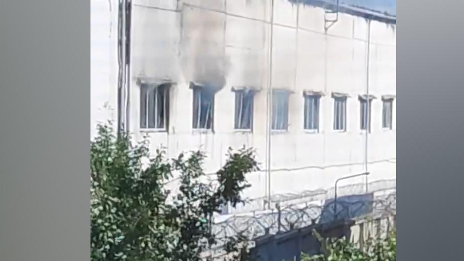 Пожар на складе МВД в Ростове локализовали на площади 700 кв. м