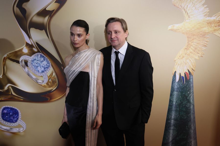 Актер и режиссер Артем Михалков, сын Никиты Михалкова, также регулярно появляется на церемонии в качестве гостя. Снял фильм &laquo;Первый на Олимпе&raquo;, за роль в котором награду получила Елена Лядова.