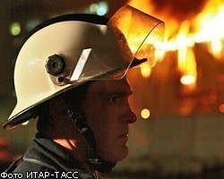 На Урале пожарные локализовали масштабный пожар на рынке